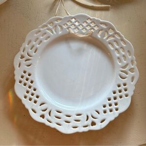 white porcelain round plate with a lattice design by "Home Essential “10